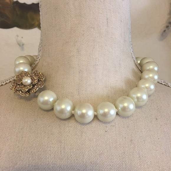 Carolee Jewelry - Vintage Carolee pearl pave flower clasp choker